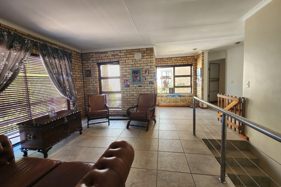 6 Bedroom Property for Sale in Wavecrest Eastern Cape